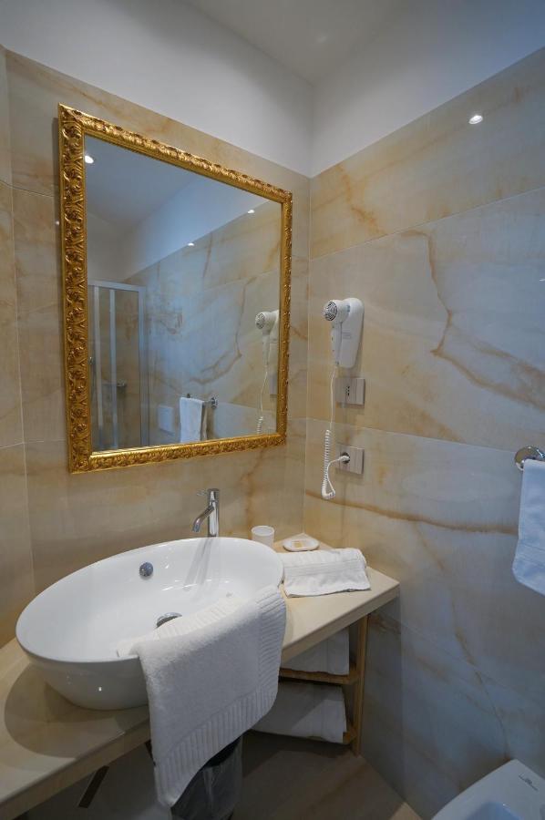 Hotel Villa Fulgida Cattolica Exterior photo