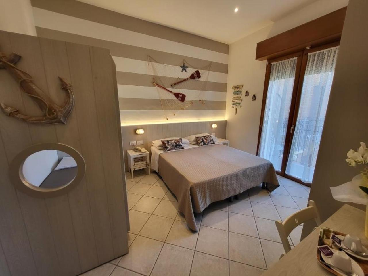 Hotel Villa Fulgida Cattolica Exterior photo