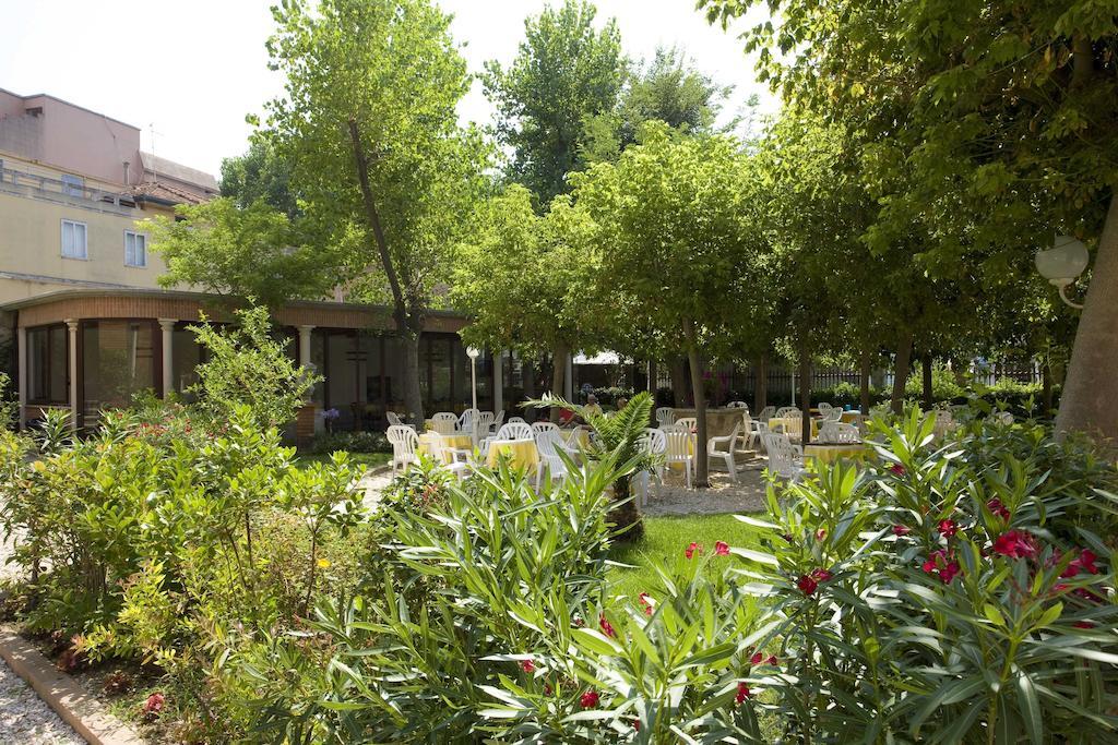 Hotel Villa Fulgida Cattolica Exterior photo