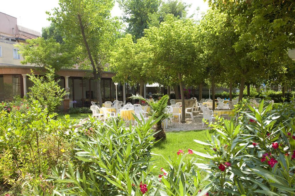 Hotel Villa Fulgida Cattolica Exterior photo