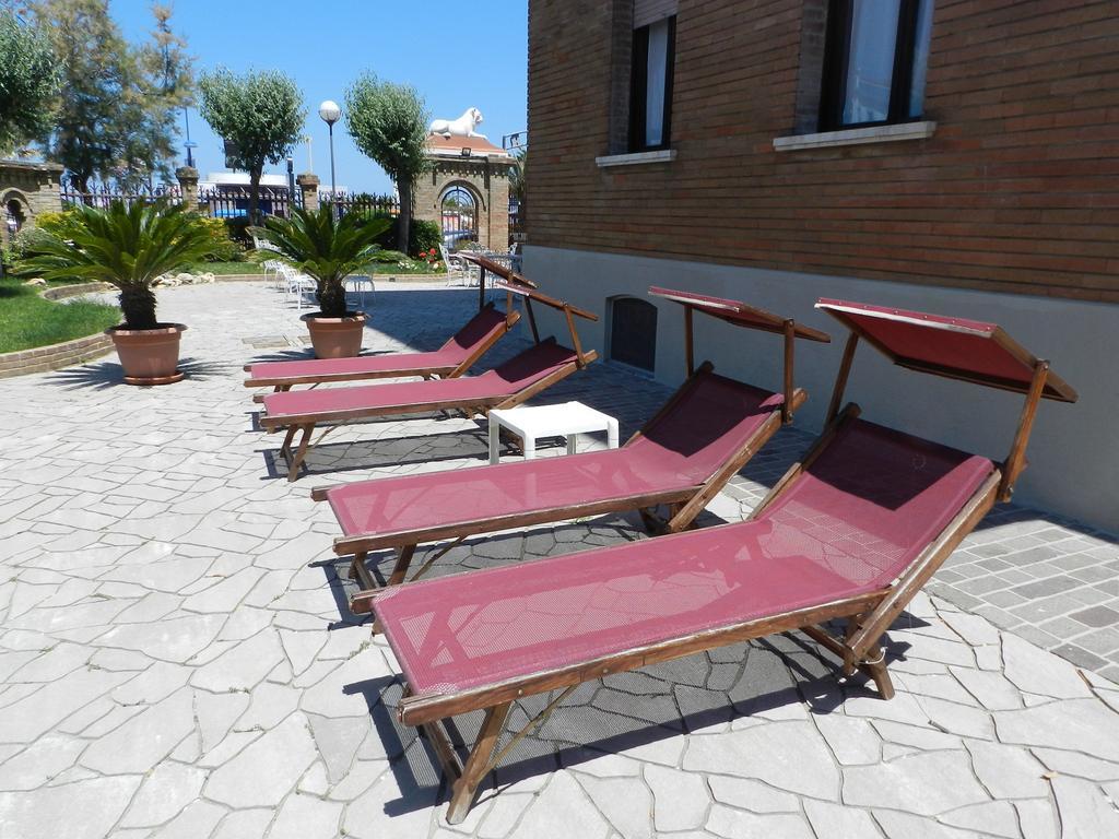 Hotel Villa Fulgida Cattolica Exterior photo